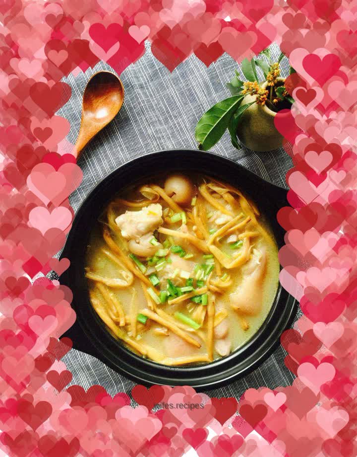 Daylily and Pig’s Knuckle Soup