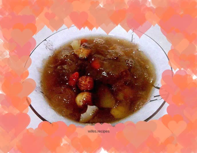 Rock sugar, white fungus and snow pear syrup