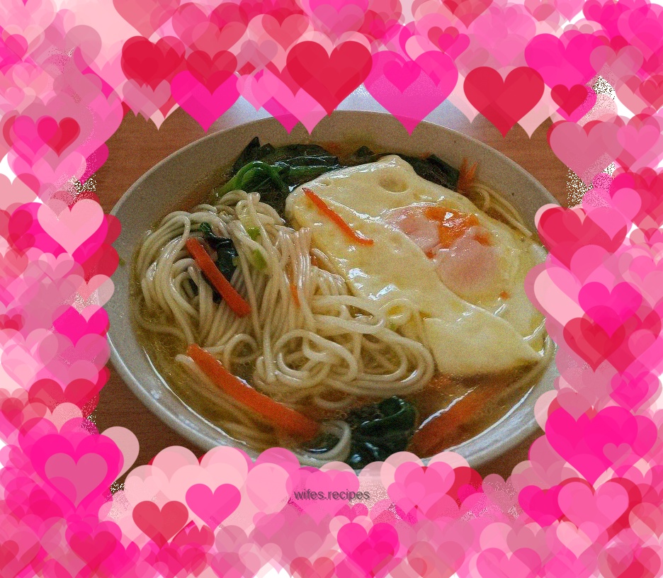 Spinach and carrot shredded egg noodles