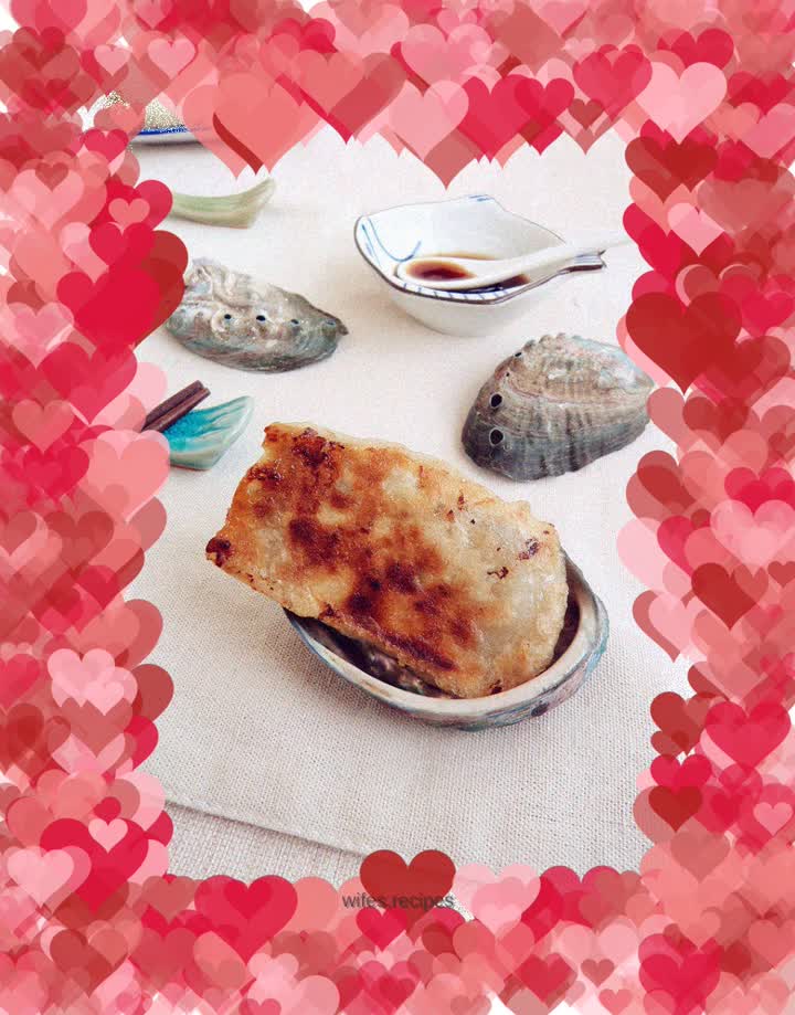 Pot stickers stuffed with sea rice and chives