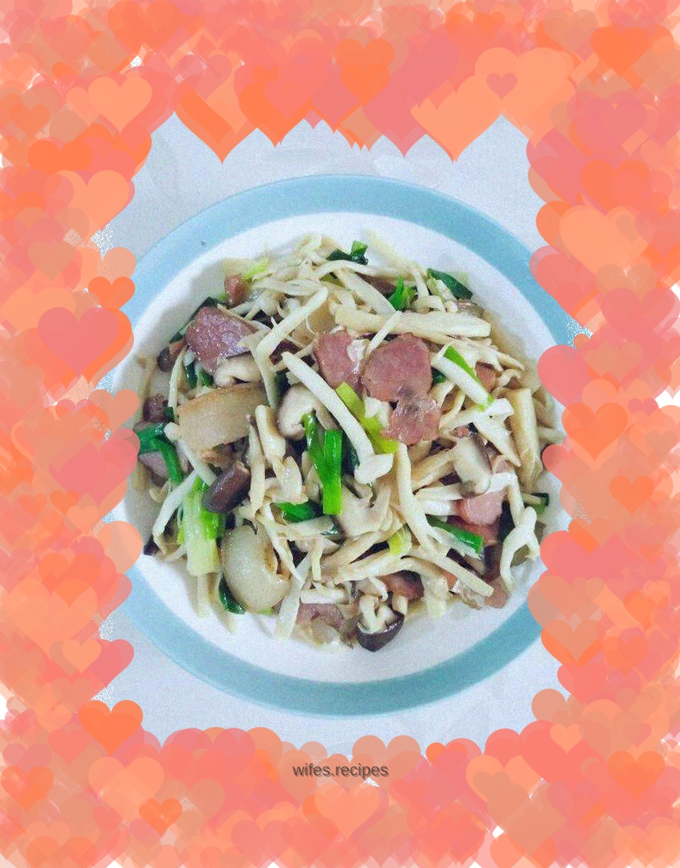 Stir-fried mushrooms with cured meat