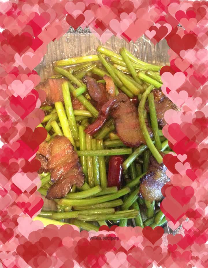 Stir-fried bacon with garlic sprouts