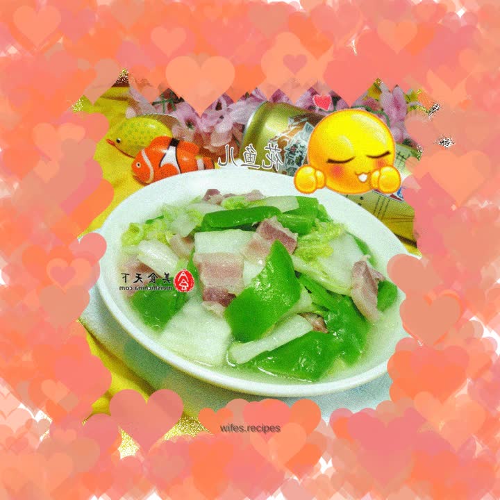 Stir-fried cabbage with bacon and green pepper