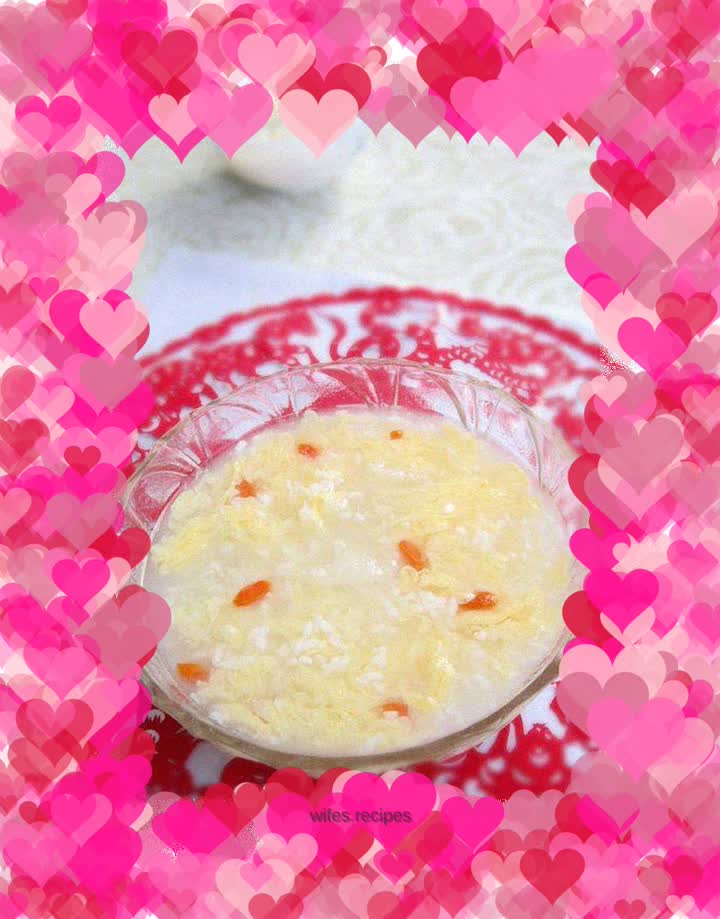 Glutinous glutinous rice, white fungus and wolfberry soup