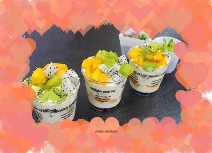 Smart gourmet food/creamy fruit cup that coexists sweetness and exquisiteness