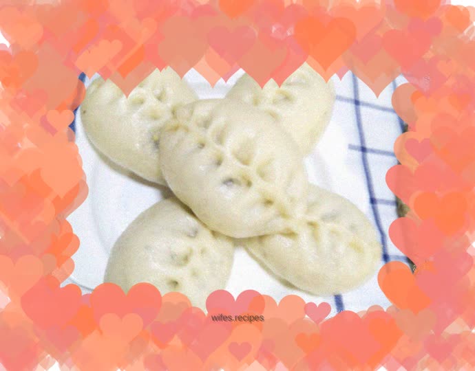 Stir-fried egg and chive buns