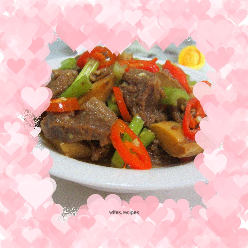 Stir-fried Beef Brisket with Chili and Celery