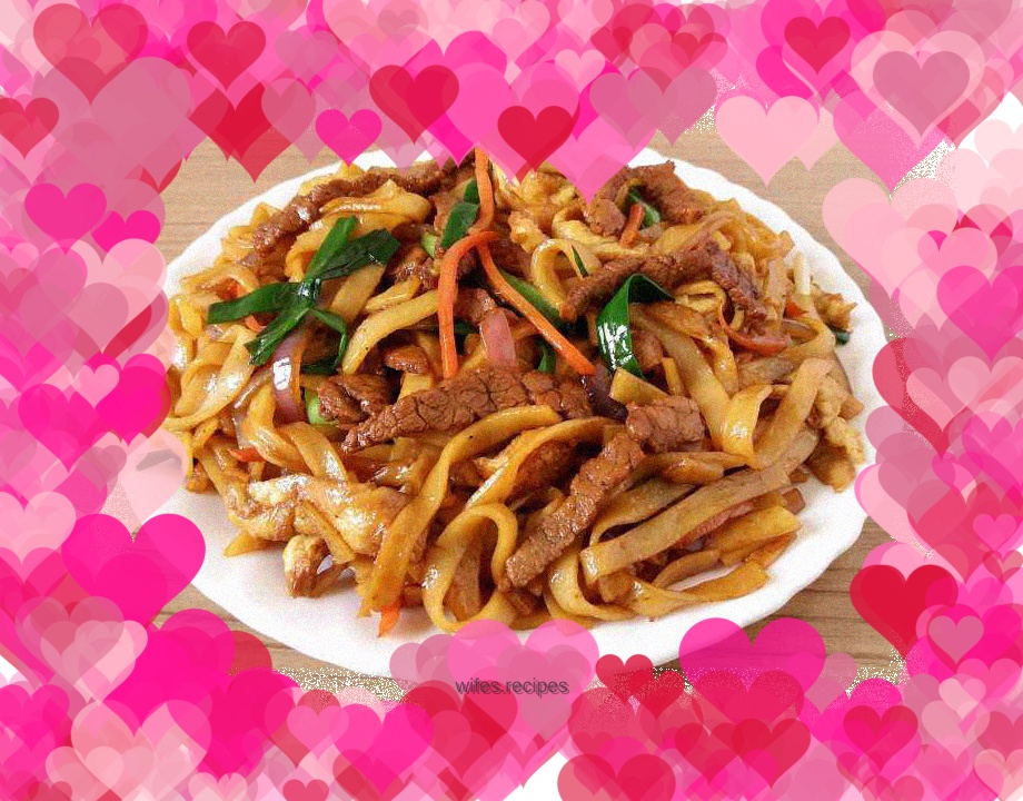 Fried rice noodles with black pepper and shredded pork