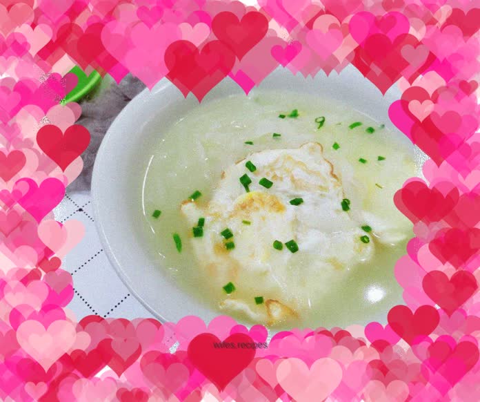 Poached egg and shredded radish soup