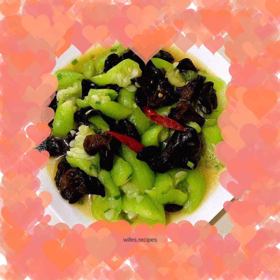 Stir-fried fungus with loofah
