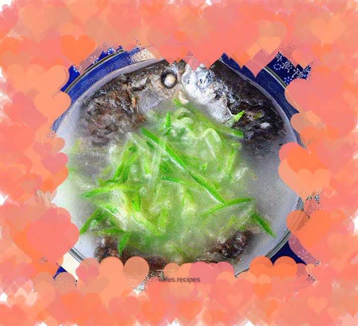 Crucian carp and green radish soup