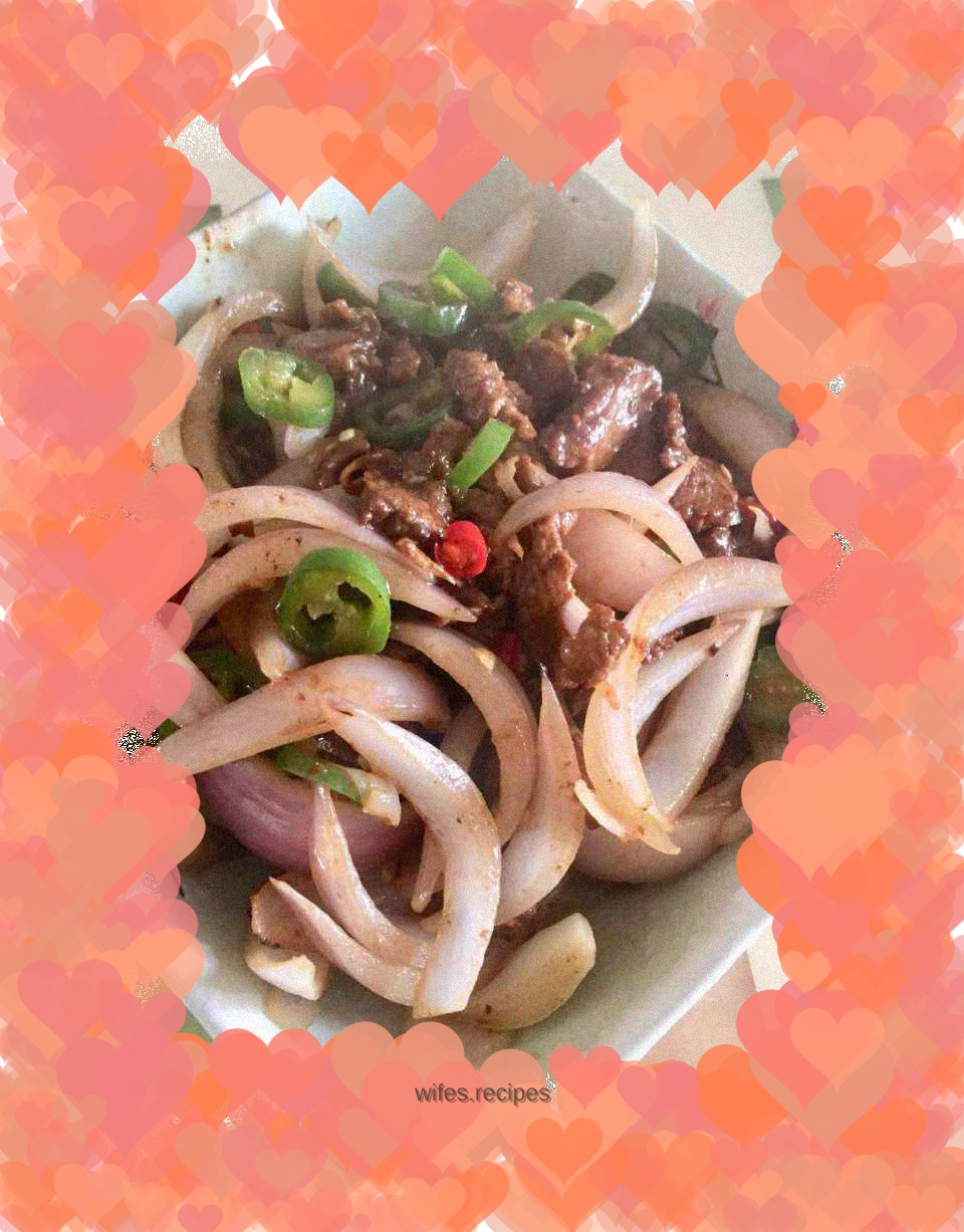 Stir-fried beef with onions