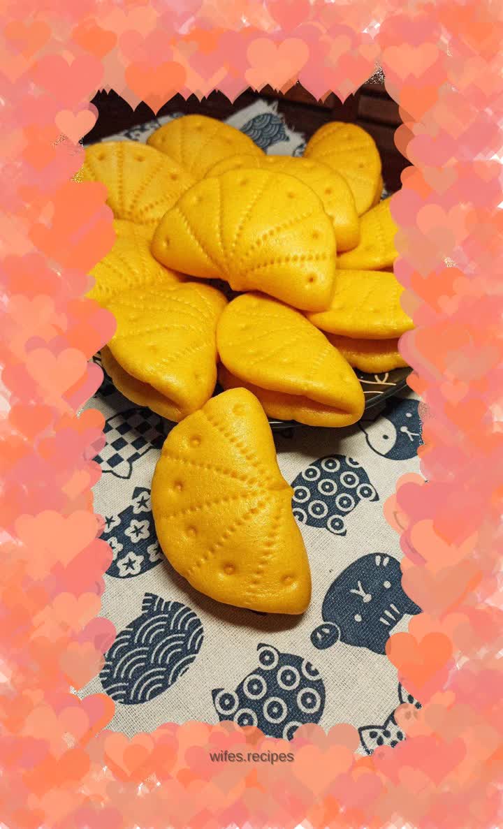 Pumpkin lotus leaf cake