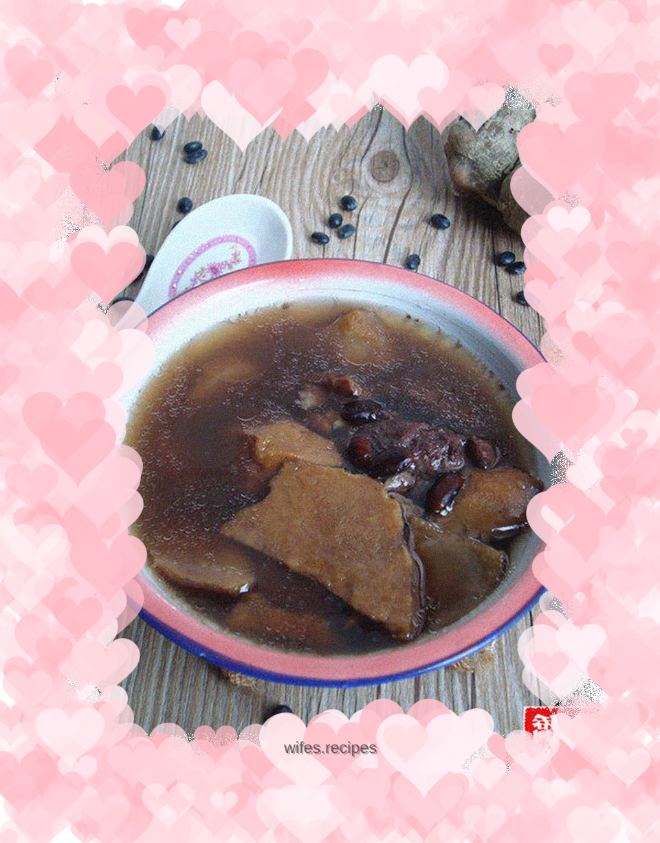 Black bean, chicken feet and taro soup