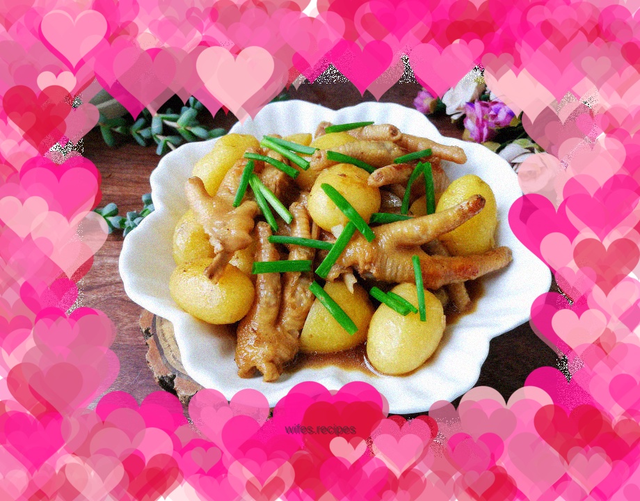 Braised chicken feet and baby potatoes
