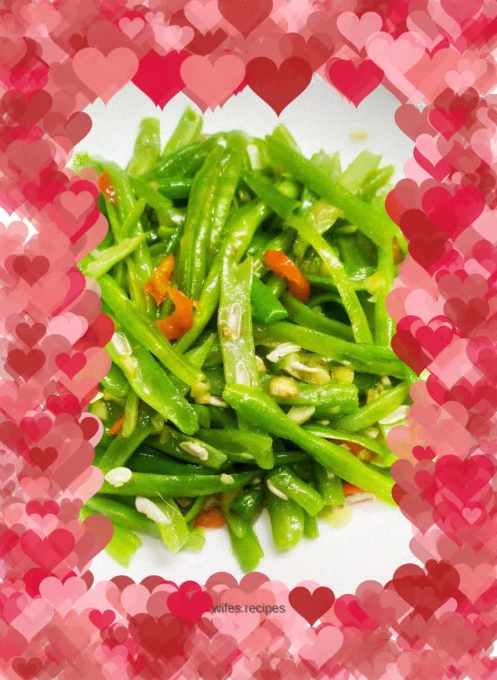 Fried green beans with garlic