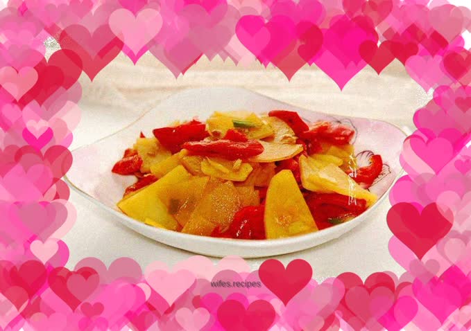 Fried potato slices with pepper