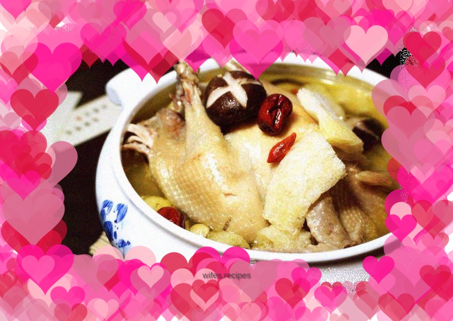 Chicken soup with mushrooms and bamboo fungus