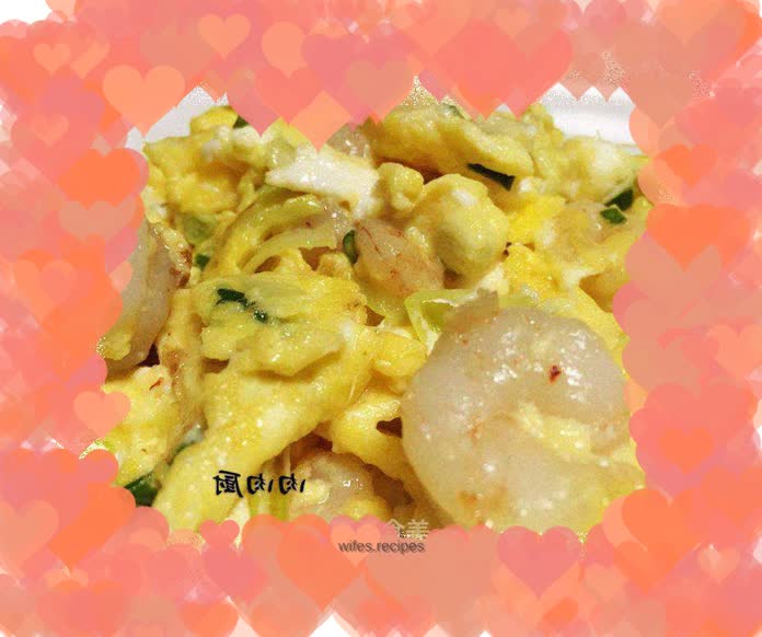 Fried egg with chives and shrimps