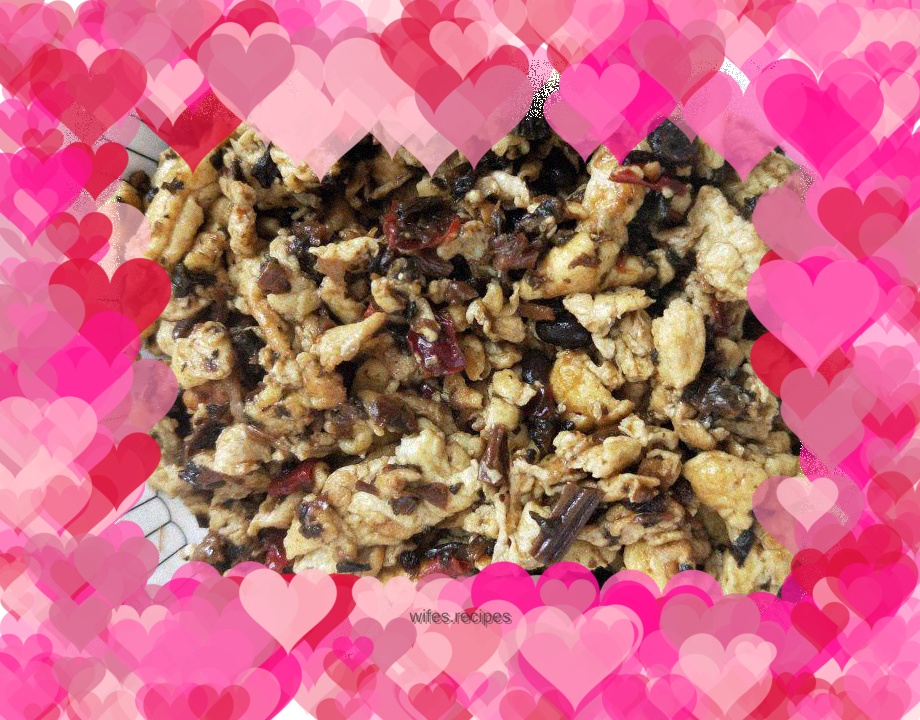 Fried eggs with pickled vegetables