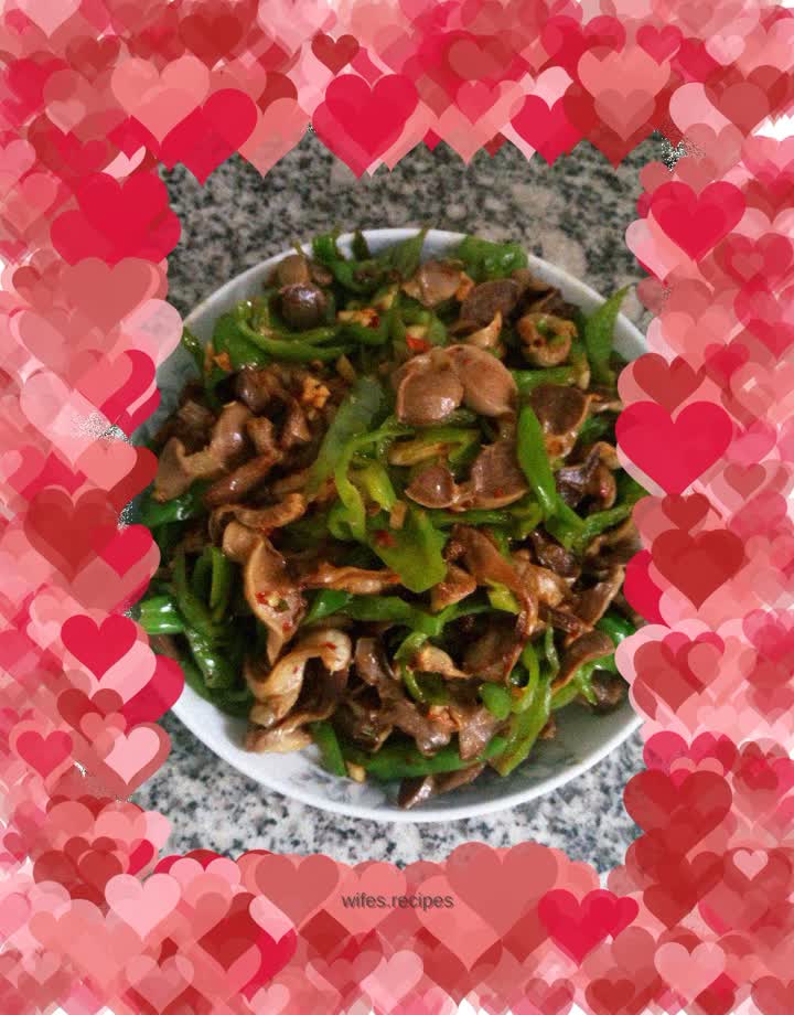 Stir-fried chicken gizzards with green pepper