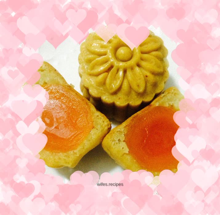 Cantonese egg yolk lotus paste mooncake