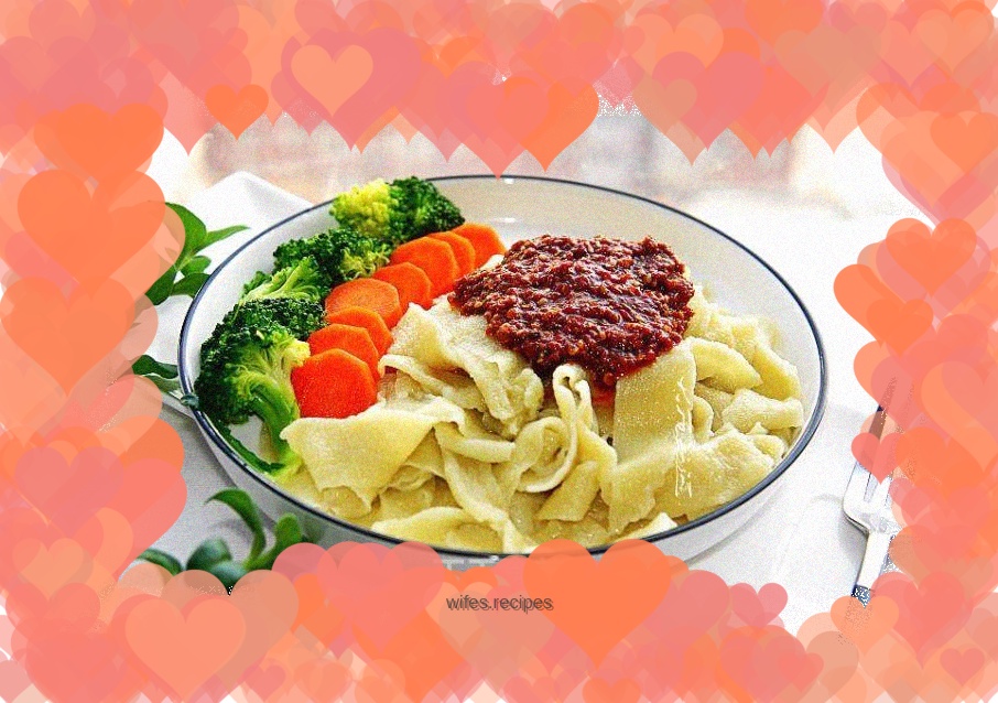 Wide noodles with cabbage sauce