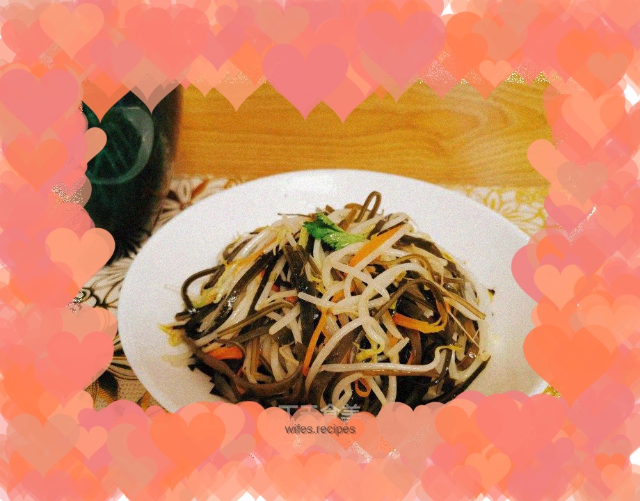 Bean sprouts and kelp shreds-delicious and refreshing