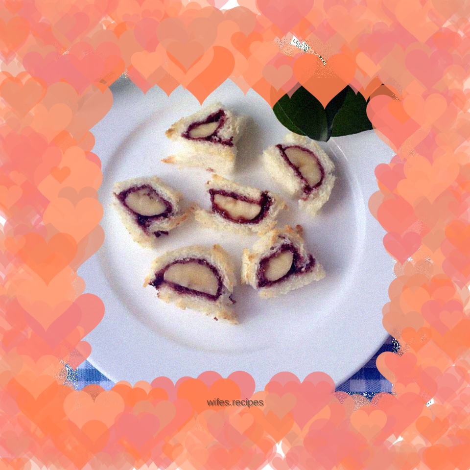 Toast Banana Blueberry Roll