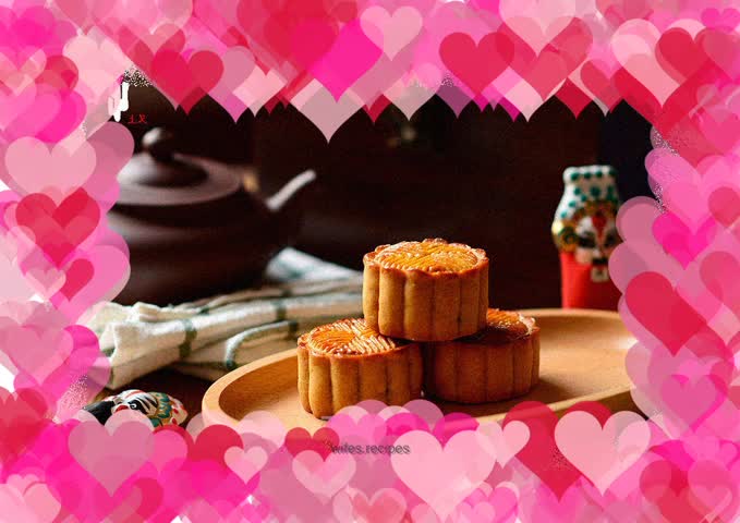 Cranberry lotus paste Cantonese style mooncake