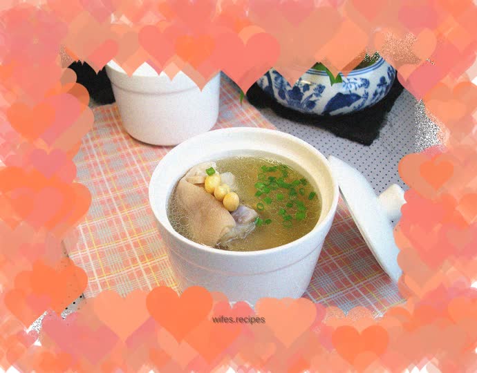 Soybean and pig's trotters soup