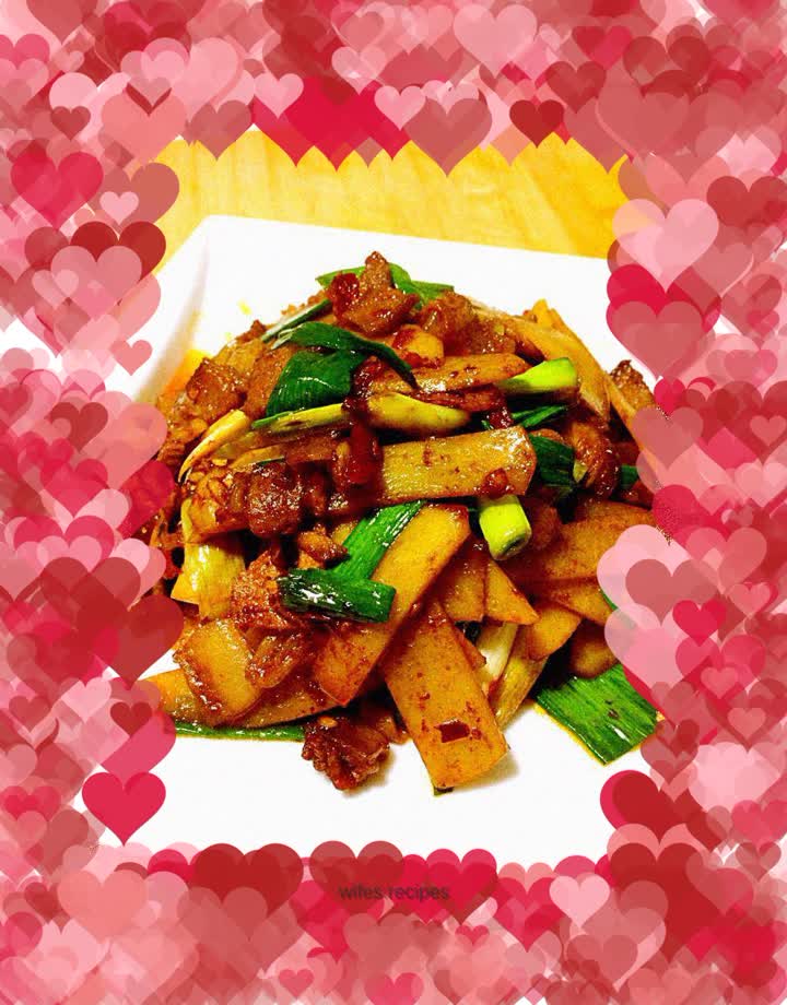 Stir-fried twice-cooked pork with potato slices