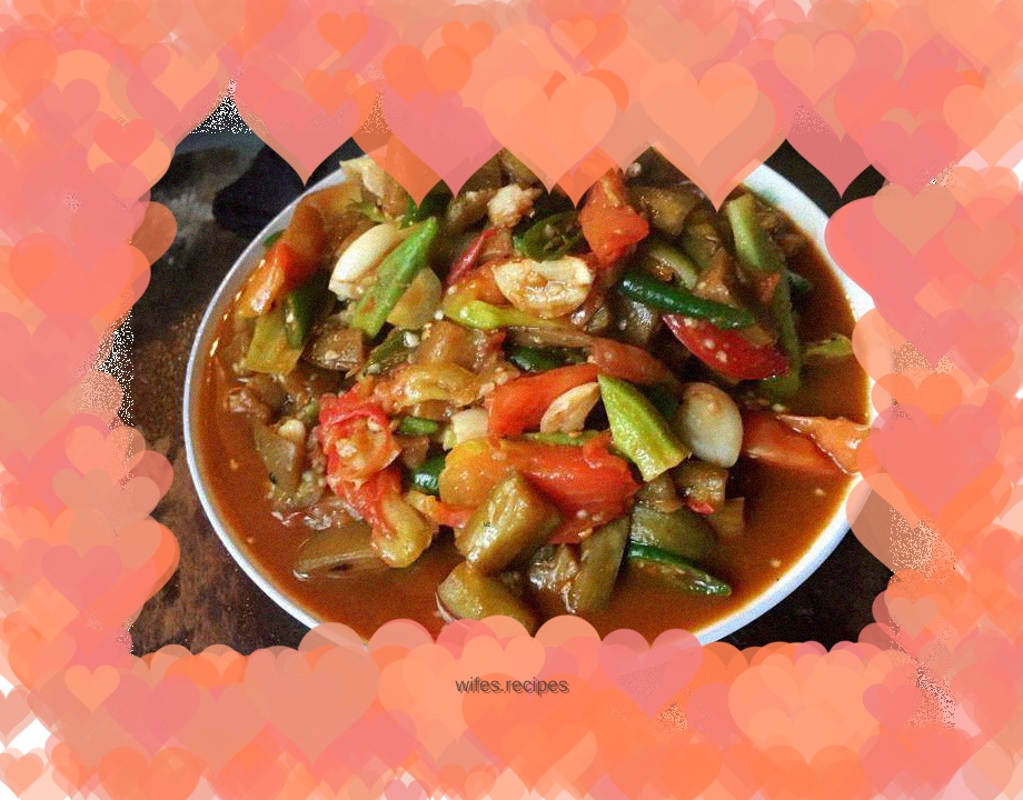 Fried eggplant with tomatoes