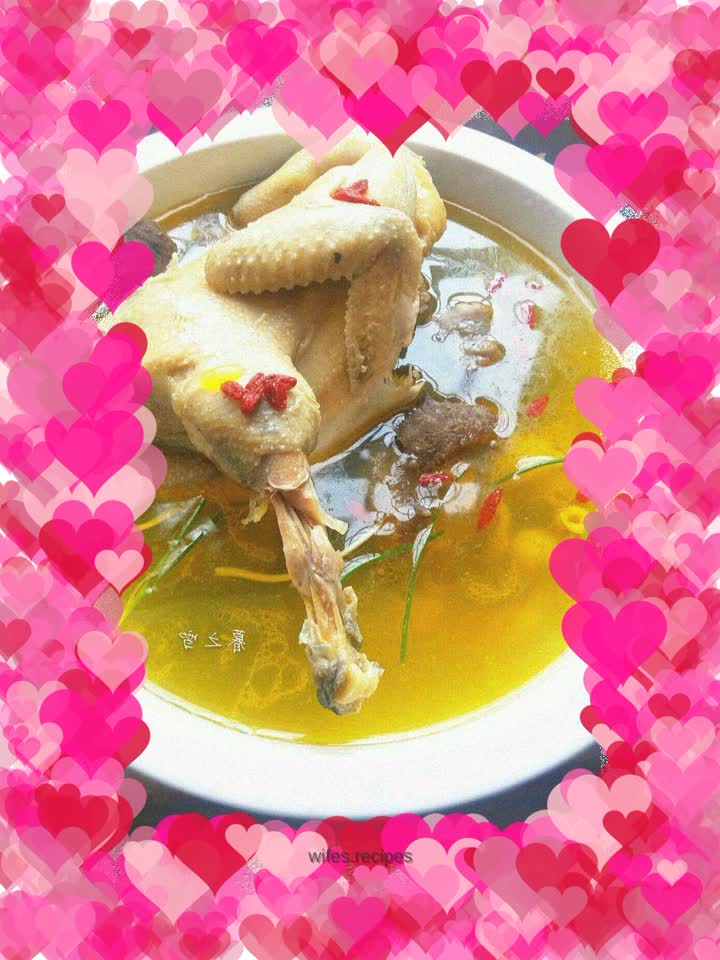 Stewed old hen and sea cucumber soup