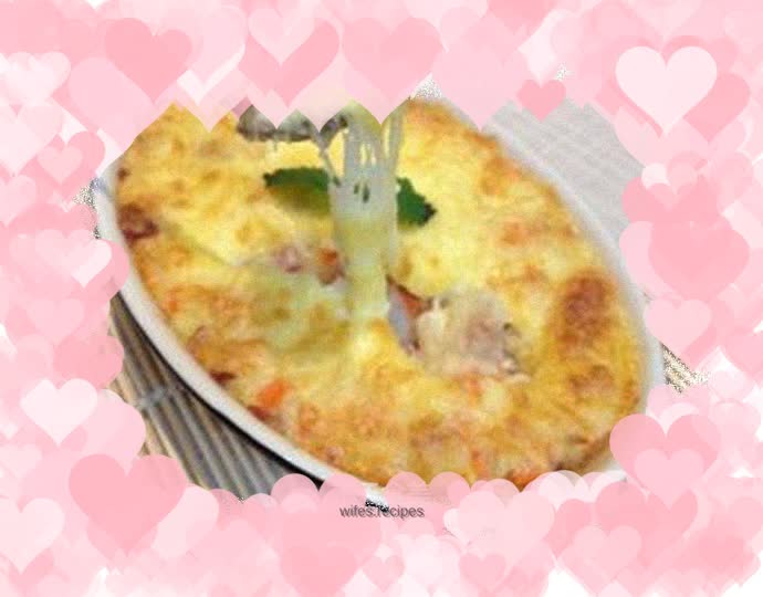 Baked Mashed Potatoes with Condensed Cheese Sauce