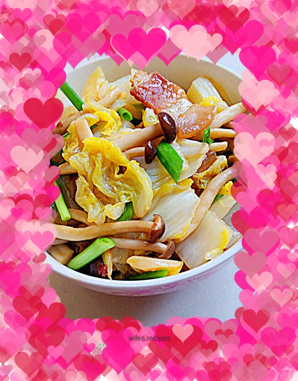 Small fresh mushrooms