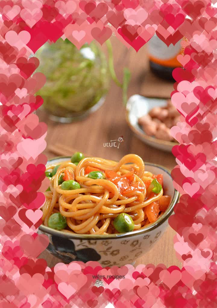 Noodles with Oyster Sauce and Tomato Sauce