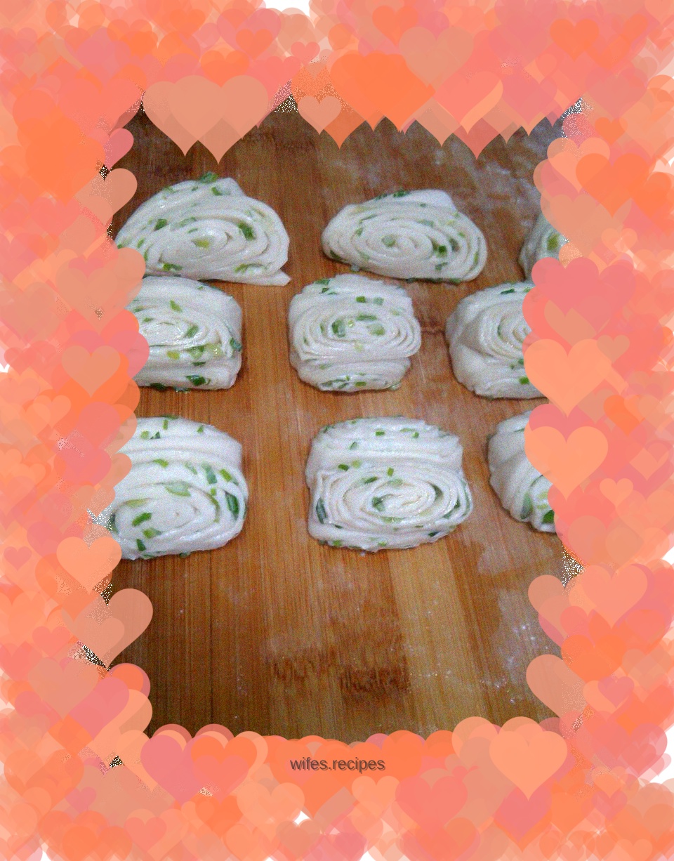 Mini scallion flower rolls