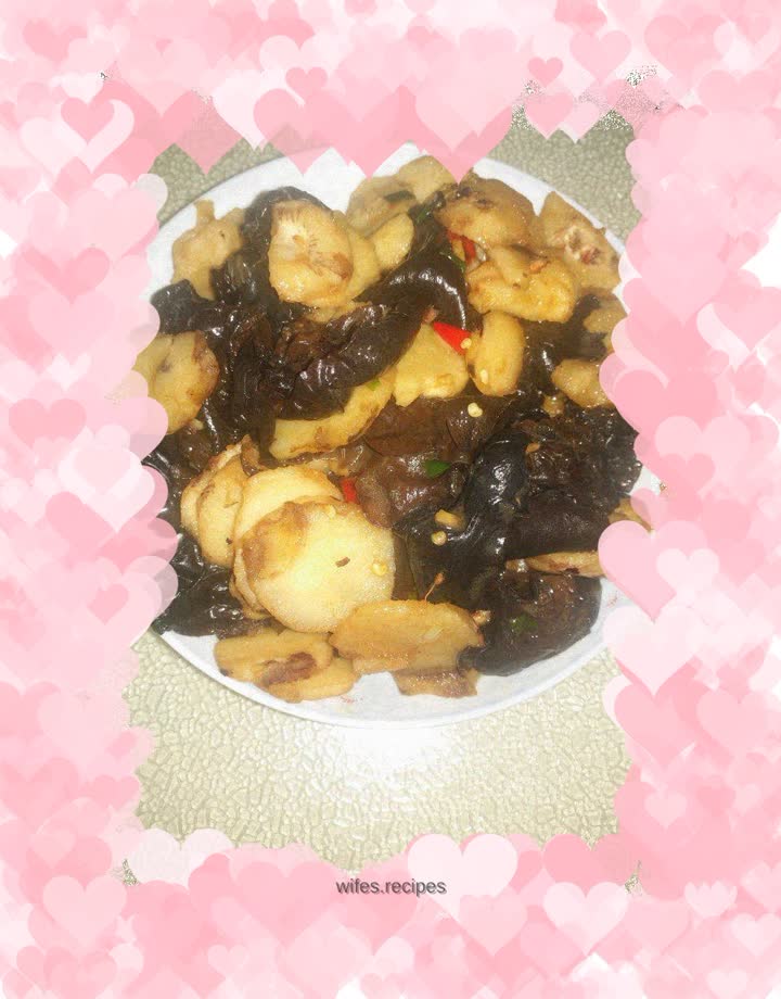 Stir-fried fungus with water chestnuts