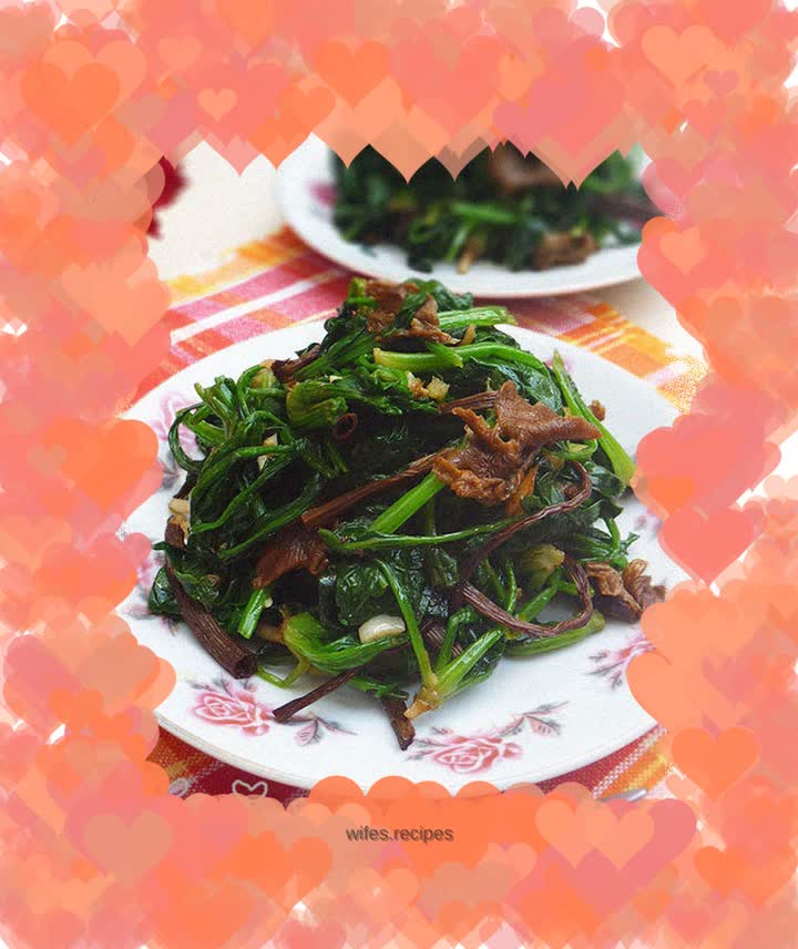 Stir-fried spinach with tea tree mushrooms