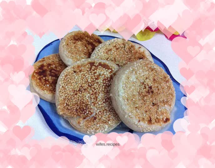 Sauce-flavored sesame cake