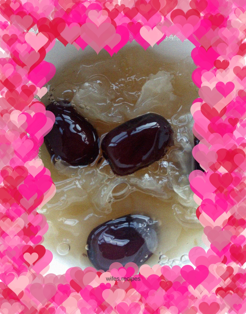 Red dates and white fungus soup