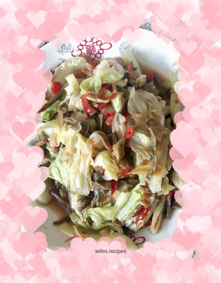 Stir-fried shredded cabbage with chili pepper