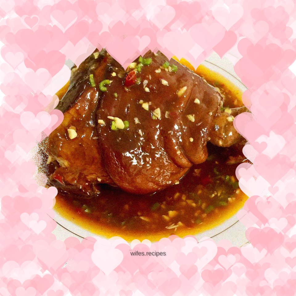 Braised pork elbow