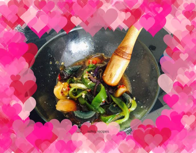 Lei San Bao (eggplant, green pepper and preserved egg)