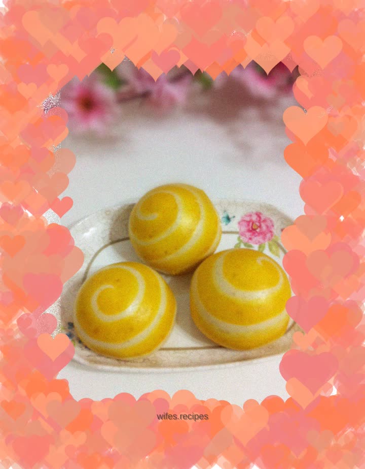 Pumpkin spiral steamed buns