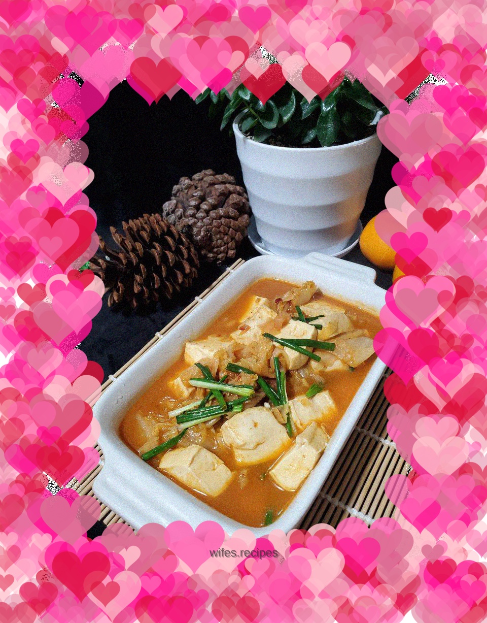 Spicy cabbage stewed with tender tofu