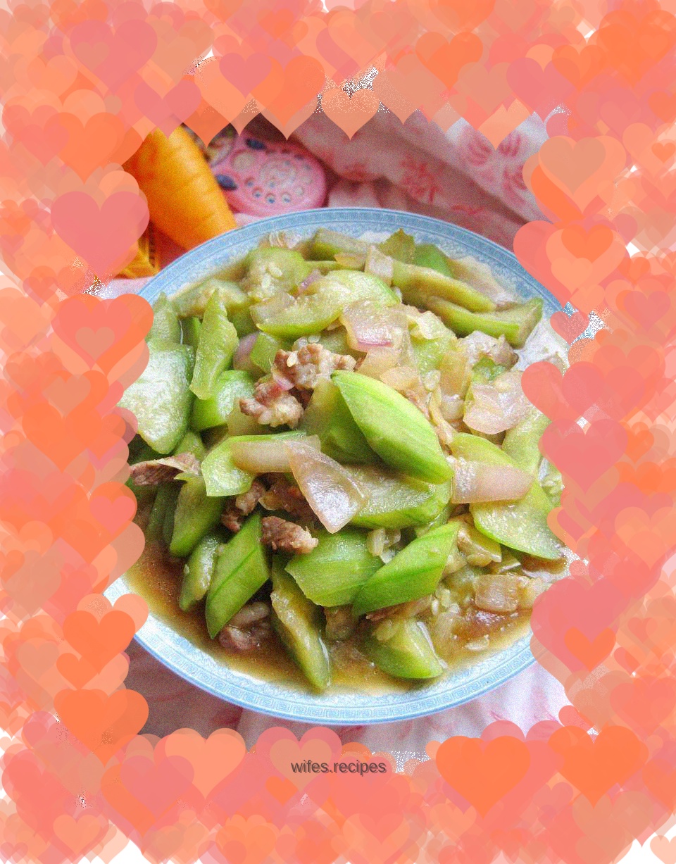 Stir-fried loofah with chopped onions