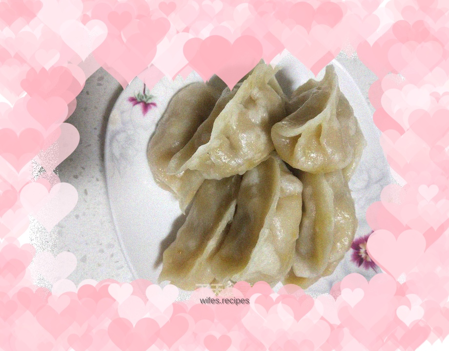 Steamed Pork Dumplings with Fresh Yellow Flowers