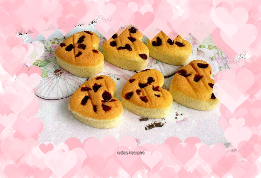 Cranberry heart-shaped cake